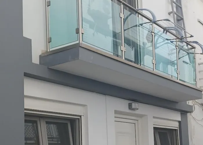 Sunrise Beachfront Getaway شقة